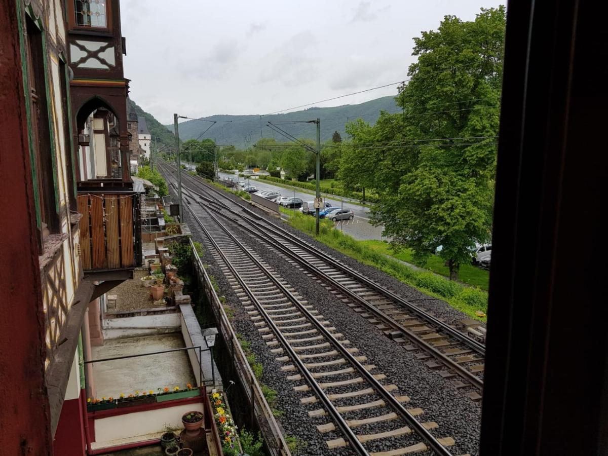 Hotelzimmer Im Alten Reihenhaus Auf Der Stadtmauer Bacharach Ngoại thất bức ảnh