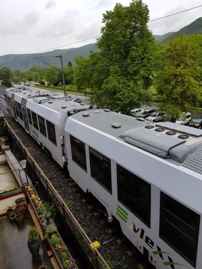 Hotelzimmer Im Alten Reihenhaus Auf Der Stadtmauer Bacharach Ngoại thất bức ảnh