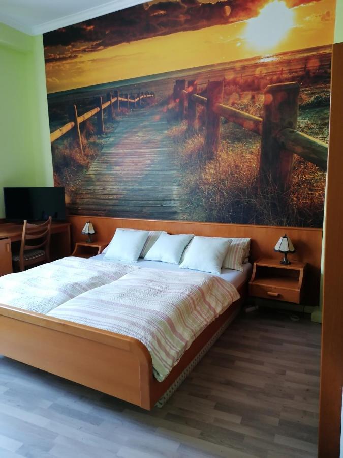 Hotelzimmer Im Alten Reihenhaus Auf Der Stadtmauer Bacharach Ngoại thất bức ảnh